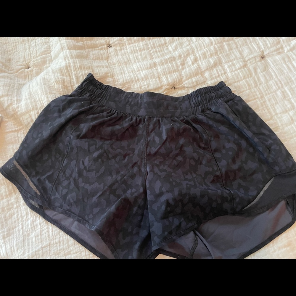 Lululemon Hotty Hot Short Tall - Size 6 Camo